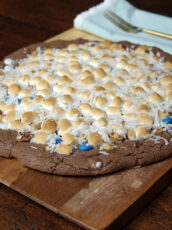 Double Dutch Pizza Cookie from Classic Cookie Co. in Minneapolis